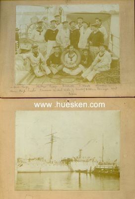 2 PHOTOS 12x16cm: S.M.S.Pelikan und Besatzung der...