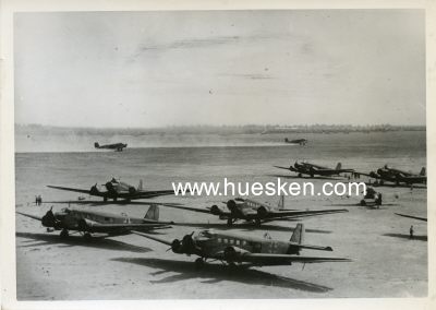 PK-PHOTO 13x18cm vom 31.3.1941: Staffel Ju 52 auf...