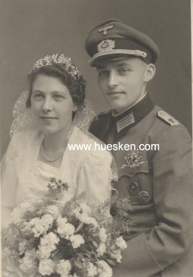 STUDIO-PHOTO 12x9cm: Braut nebst Leutnant in Feldbluse...