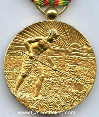 Foto 3 : GOLDENE VERDIENSTMEDAILLE FÜR LANDWIRTSCHAFT. Bronze...