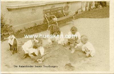 PHOTO-POSTKARTE Die Kaiserkinder bauen Sandburgen