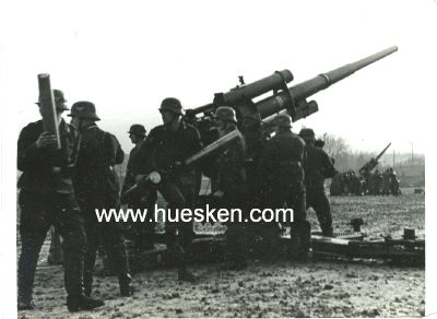PHOTO 9x12cm: 8,8 Artilleriegeschütz beim Feuern.