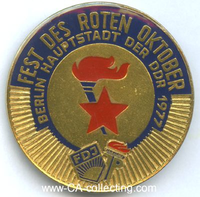 ABZEICHEN 'FEST DES ROTEN OKTOBER BERLIN 1977'. Messing...