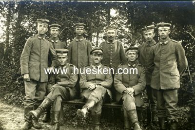 PHOTO 9x13cm: Gruppe feldgrauer Soldaten.