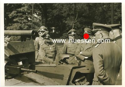 PHOTO 13x18cm um  1941: Hitler mit Generälen vor...