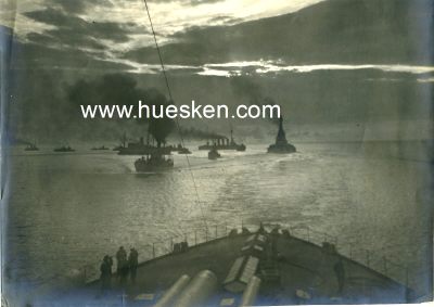 GROSSES PHOTO 20x28cm um 1915: auslaufende Flotte in...