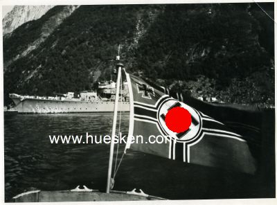 GROSSES PHOTO 24x16cm: im norwegischen Fjord liegender...