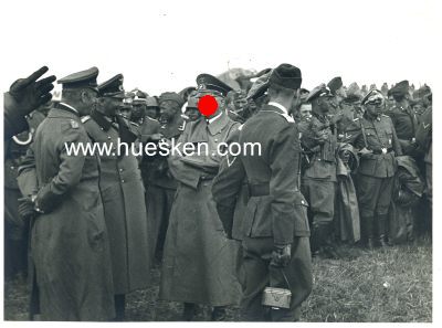 GROSSES PHOTO 18x24cm: Hitler im Gespräch mit zwei...