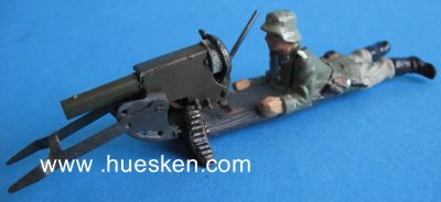 Foto 3 : LINEOL-SOLDAT liegend am Blech-Maschinengewehr mit...