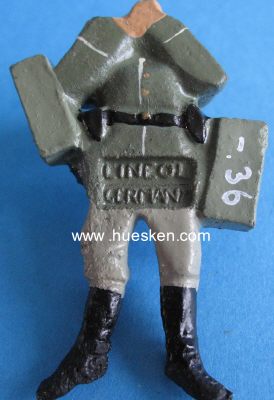 Photo 4 : LINEOL-SOLDAT liegend mit Munitionskisten für...