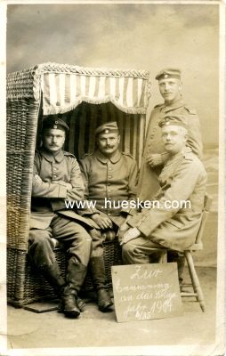 PHOTO 13x9cm: Vier Soldaten im Strandkorb. 'In Erinnerung...