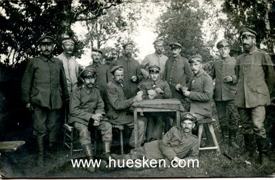 PHOTO 9x14cm: Feldgraue Soldaten beim Kartenspiel.