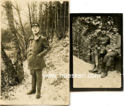 2 PHOTOS Soldat der Kraftfahrtruppe im Wald.