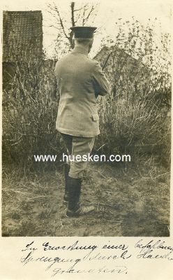 PHOTO 14x9cm: Feldgrauer Offizier, den Rüchen...