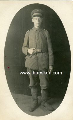 PHOTO 14x9cm: Feldgrauer Soldat mit Schirmmütze....