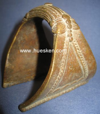 DREIECKS-ARMREIF - FRA FRA / BURKINA FASO. Bronze,...