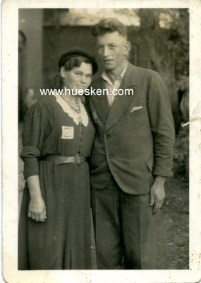 PHOTO 15,0x10,5cm vom 29.X.1943: Mann unf Frau, die Frau...