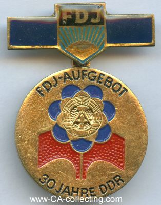 MEDAILLE 'FDJ-AUFGEBOT DDR 30' 1979. Buntmetall vergoldet...