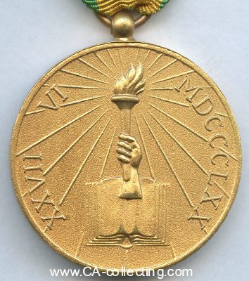 Foto 3 : BILDUNGS-VERDIENSTMEDAILLE 1. KLASSE IN GOLD. Bronze...