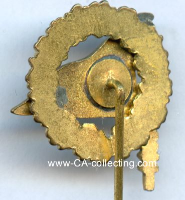 Photo 2 : EHRENNADEL TGH. Bronze vergoldet und emailliert. 23mm an...