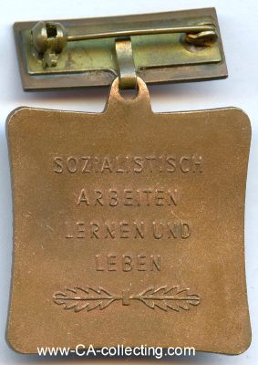 Photo 2 : MEDAILLE BRIGADE DER SOZIALISTISCHEN ARBEIT. Bronze...