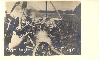PHOTO 9x14cm: Verbrannter englischer Flieger.