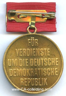 Foto 2 : EHRENMEDAILLE ZUM 40.JAHRESTAG DER DDR 1989. Goldbronze....