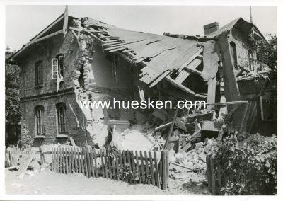 PHOTO 13x18cm: Zerstörtes Wohnhaus nach...