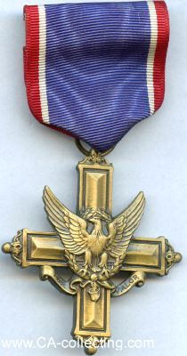 DISTINGUISHED SERVICE CROSS ARMY. Bronze 51x46 mm am Band...