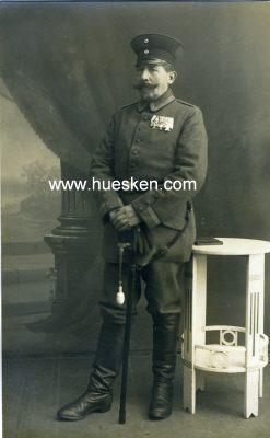STUDIO-PHOTO 13x9cm: Unteroffizier in feldgrauer Uniform...