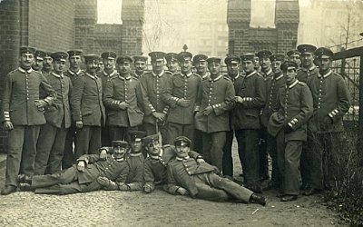 PHOTO 9x13cm: Gruppenaufnahme feldgrauer Garde-Soldaten.