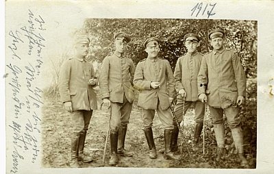 PHOTO 9x13cm: Fünf feldgraue Soldaten.