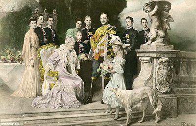 FARB-POSTKARTE Kaiserliche Familie