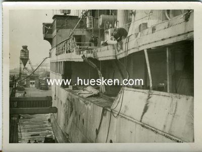 PHOTO 9x12cm: beschädigtes Schiff im Dock.