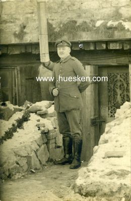 PHOTO 14x9cm: feldgrauer Soldat am Unterstand. 1917 als...