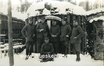 PHOTO 9x14cm: Feldgraue Soldaten im Schnee vor der...