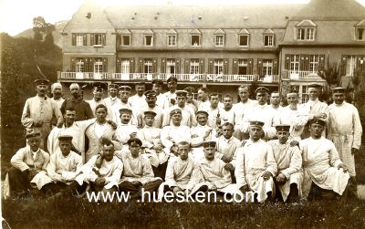 PHOTO-POSTKARTE Gruppe Soldaten im Lazarett. 1916...