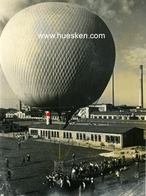 PRESSEPHOTO 22x16cm um 1934: 'Fesselballon beim Start'....