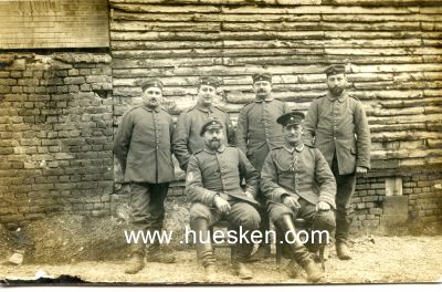 PHOTO 9x14cm: Gruppenbild mit feldgrauen Soldaten.