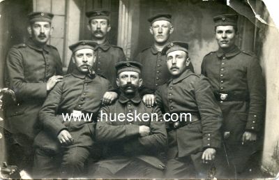 PHOTO 14x9cm: Sieben feldgraue Soldaten. 1916 als...