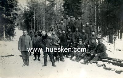 PHOTO 14x9cm: Feldgraue Soldaten im verschneiten Wald.