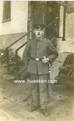 PHOTO 14x9cm: Feldgrauer Soldat mit Seitengewehr und...