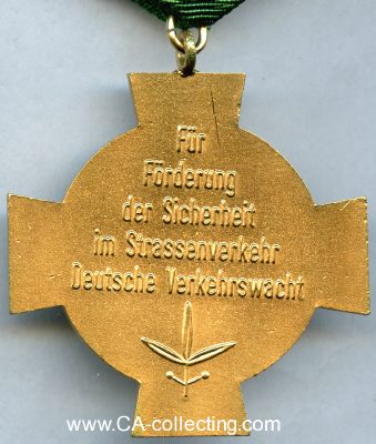 Photo 2 : EHRENZEICHEN DER DEUTSCHEN VERKEHRSWACHT IN GOLD. 2. Form...