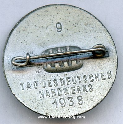 Photo 2 : ABZEICHEN zum Tag des Deutschen Handwerks 1938....