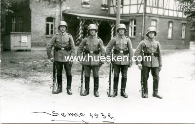 PHOTO 9x14cm: Gruppenaufnahme mit vier Soldaten,...