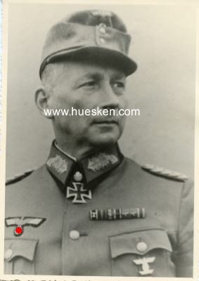 SCHULTZ, PAUL. Photo 14x10cm als Generalmajor mit...
