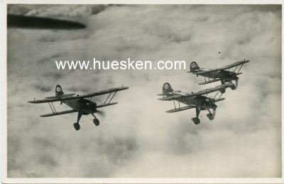 PHOTO-POSTKARTE 'Drei Heinkel Jagdflugzeuge He 51...
