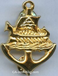 GILDED GOLD CLASS NAVY PERFORMANCE BADGE.