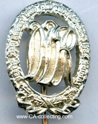 SPORTS BADGE FOR ADULTS IN SILVER.