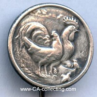 BADGE WITH ROOSTER AND HEN